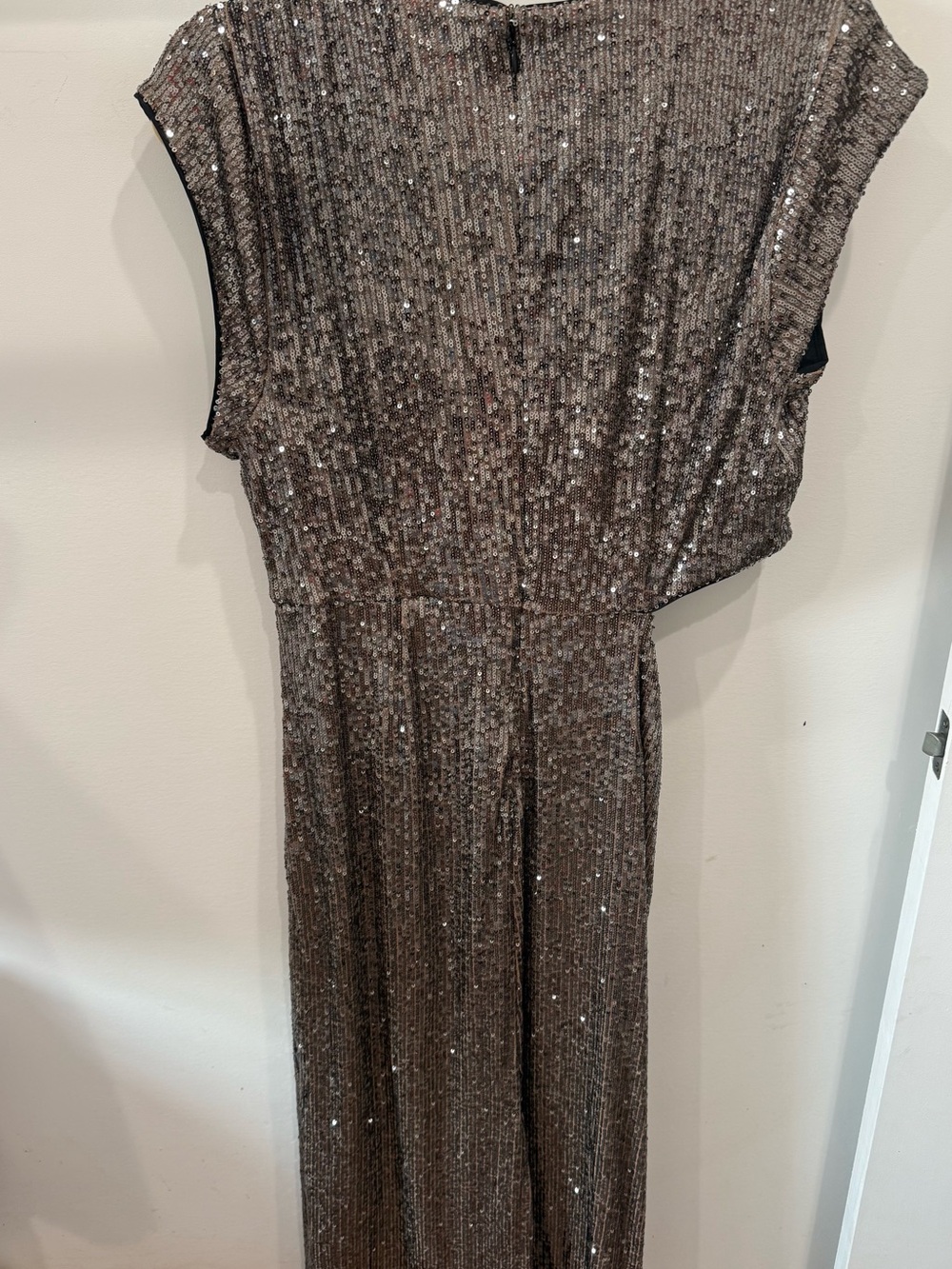 The Drop Silver Sequined Midi Evening Dress with Cutout Large - Picture 5 of 5
